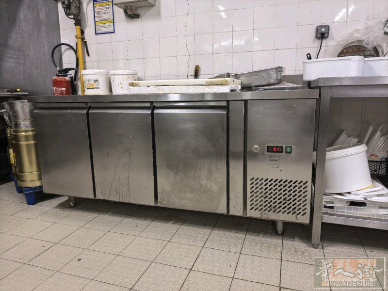 餐馆结业出售3门工作台和4门工作台和不朽钢工作台
