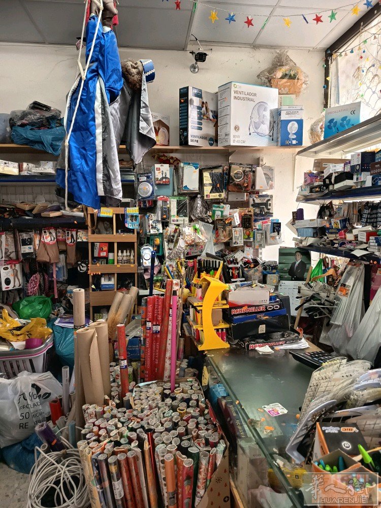 因个人另有发展，现转让经营中的百元店一间，具体信息如下：  · 面积180平方米