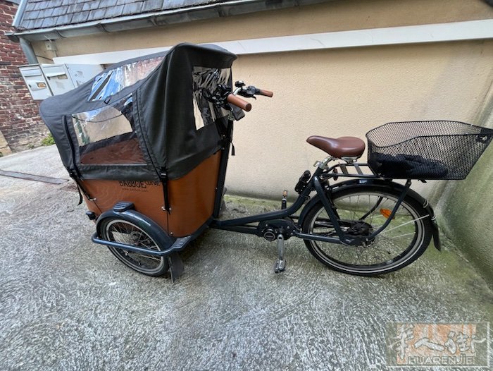 三轮电动车，送0-3岁儿童座椅，后货架，车筐，雅马哈电机，能配的都配了。实体店4