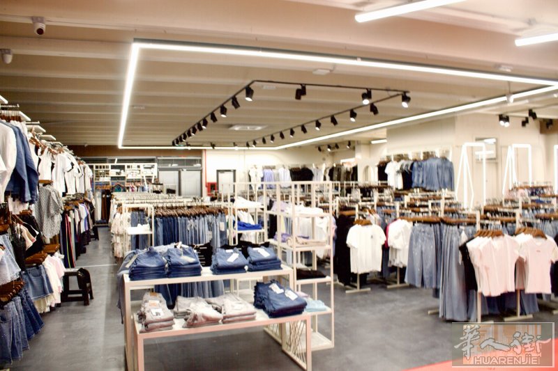 招聘：乌迪内周边城市, Pradamano， 大型百货超市招熟练Cassa百货工