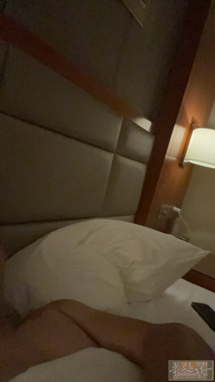 佛罗伦萨市中心住家按摩服务，招美女30到45岁左右服务好月保底5000片3张没居