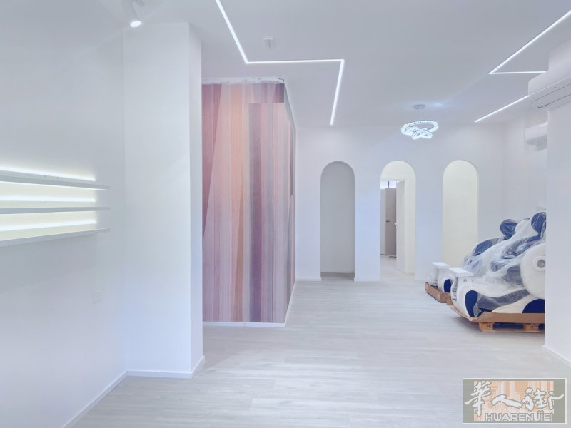 arezzo 新店招聘有证美甲师 微信707148600