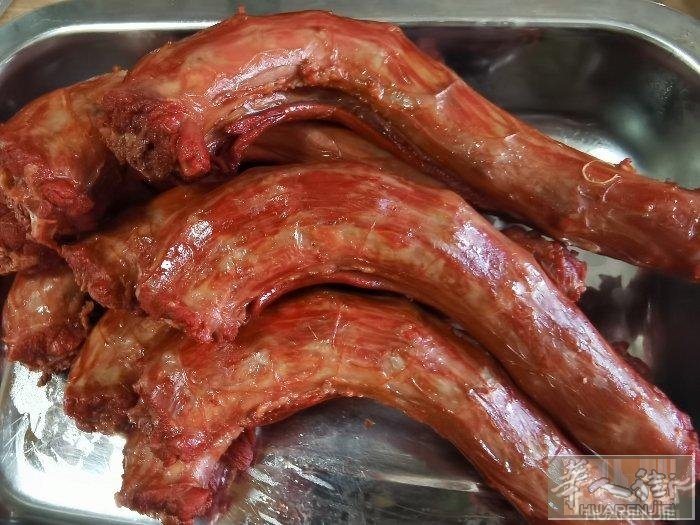 一家味道很好吃的麻辣鸭货，保证食材新鲜，提前半天预订，现做现卖，有需要的朋友请联