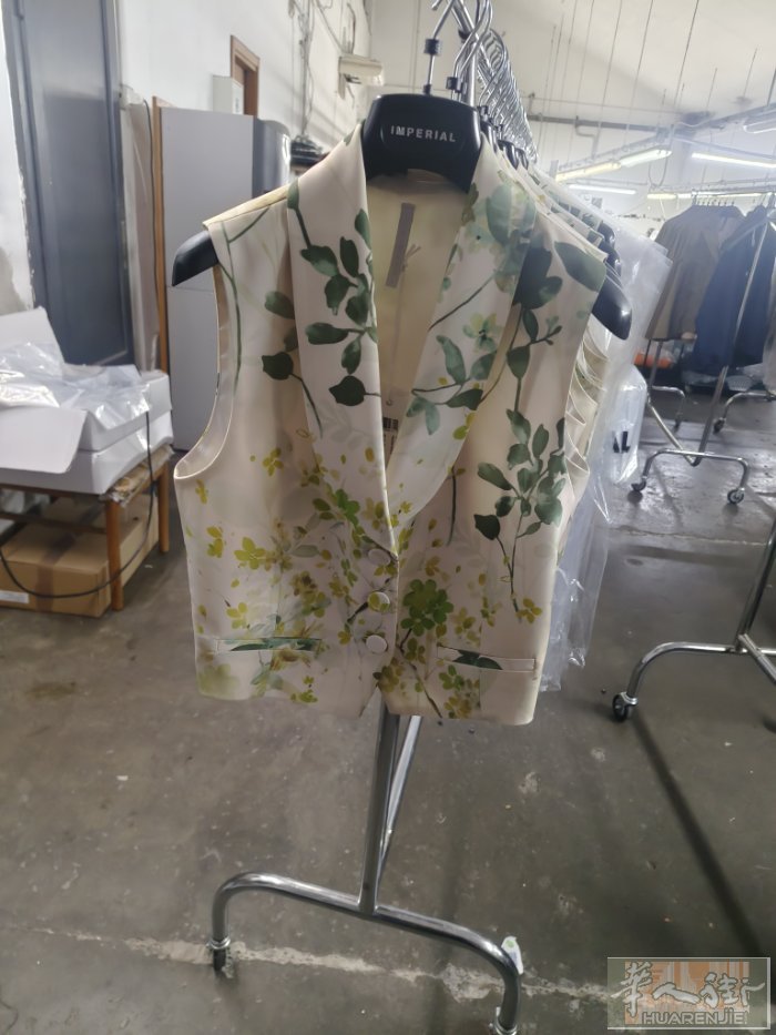 本人男，想找个大烫工作，做中粗货，没有身份，有要的老板联系3242676598.