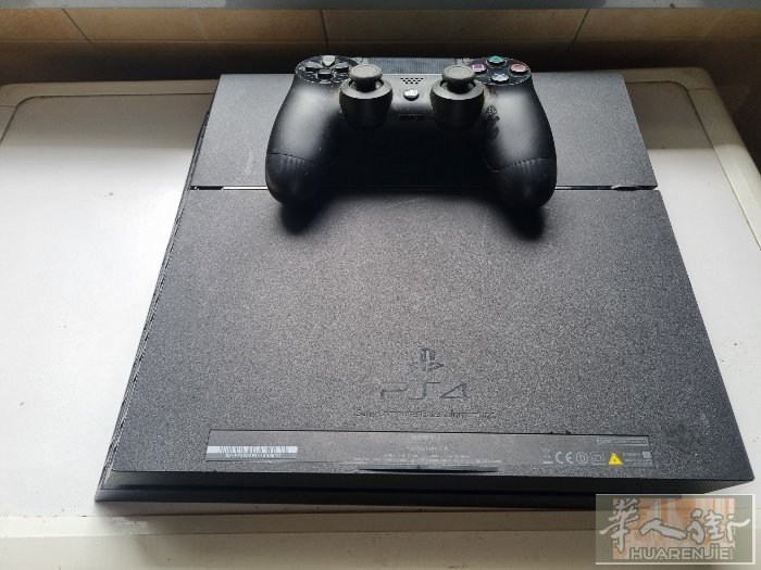 索尼Ps4游戏机带原装无线手柄
