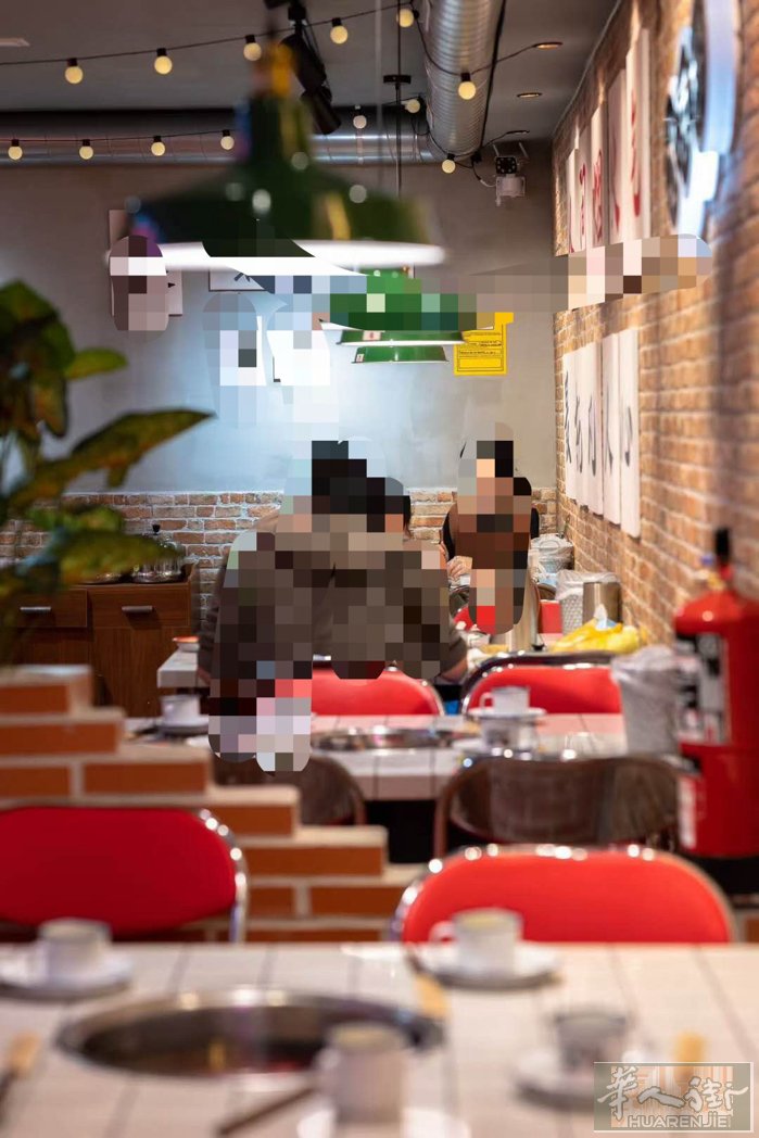 火锅店转让🔥🍲：Plaza España 马德里市中心火锅店转让。本店有18