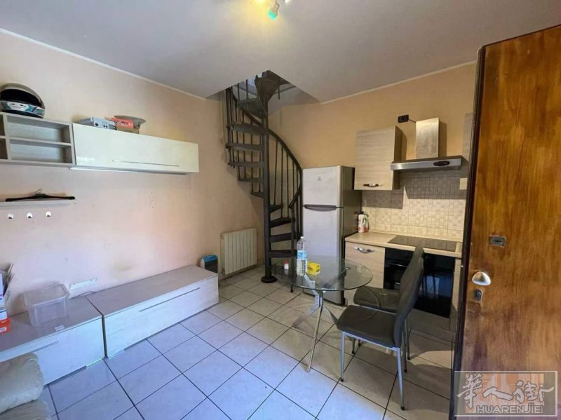 微信milanzufang001 米兰独栋住宅（押2付一）出租900€. 楼上房