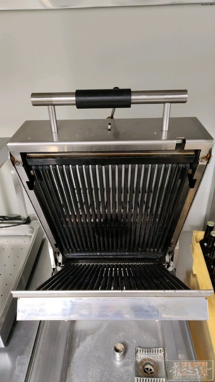 GRILLVAPOR烤肉架GE519EL。GrigliaArrisGrillva