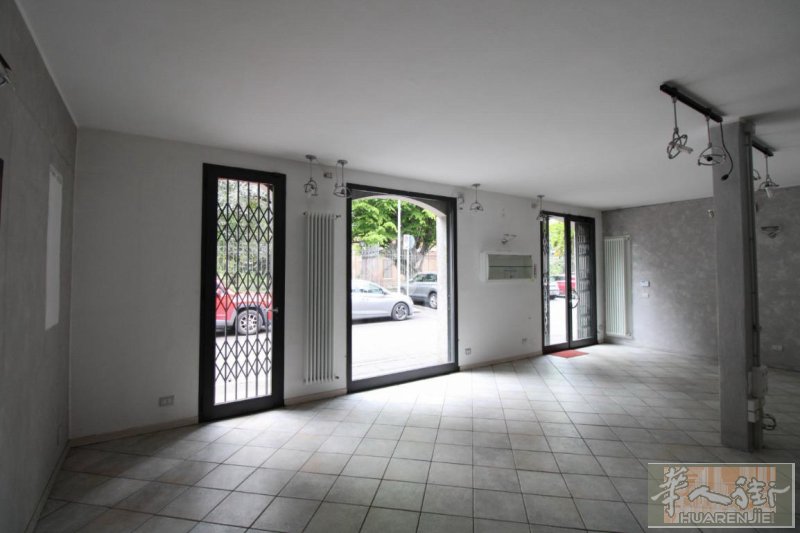 【出租】Vimercate (MB) 店面  店面位于Vimercate市中心，