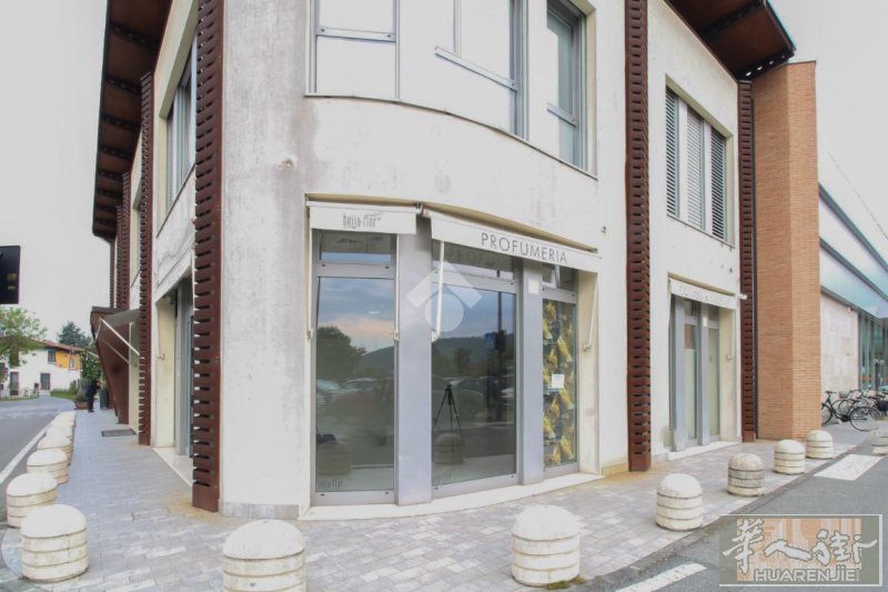 【出租】Gussago（BS）店面  店面位于Gussago的Famila Su