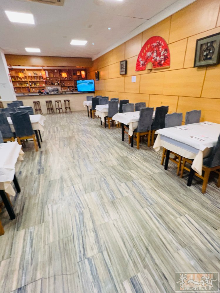 中餐馆转让 餐馆位于格拉纳达郊区2.5w人口 独家生意中餐馆 200平方 房租7