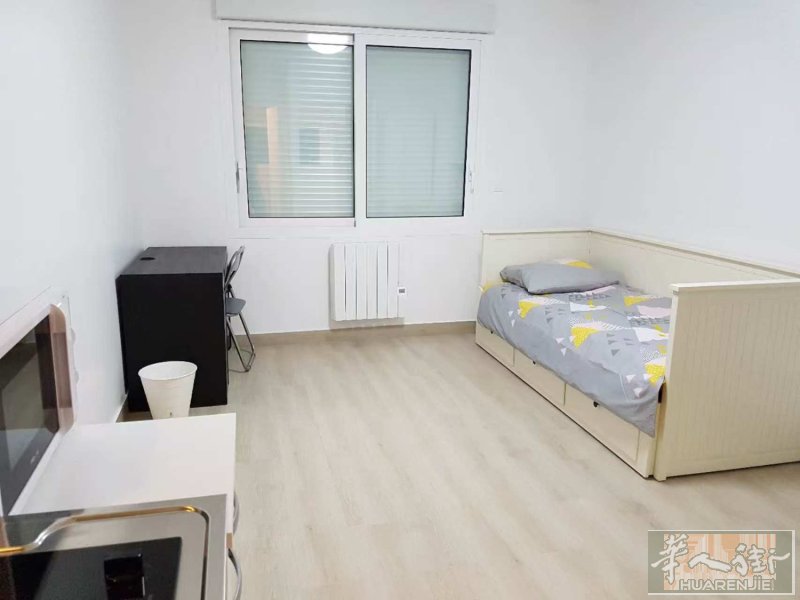 🚇13号线旁独立Studio出租｜全套家具 5.15日起拎包入住📍房源位置：巴黎南部92省Châtillon 92320，静谧宜居街区，生活配套齐全，通勤出行便捷🏠房源详情：19㎡实用型独立单间，自带独立卫浴+独立厨房，空间规整通透，全屋配齐家具家电，无需额外添置，直接拎包入住。💰月租金：720欧元🚇交通优势：步行5分钟直达地铁13号线「Chatillon-Montrouge」站，巴黎市区通勤高效便捷。🛒生活配套：步行1分钟直达Auchan超市、Darty家电店、Bricorama建材店、La 