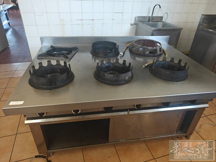 靠墙6眼炉头，1500出，在forli 自提