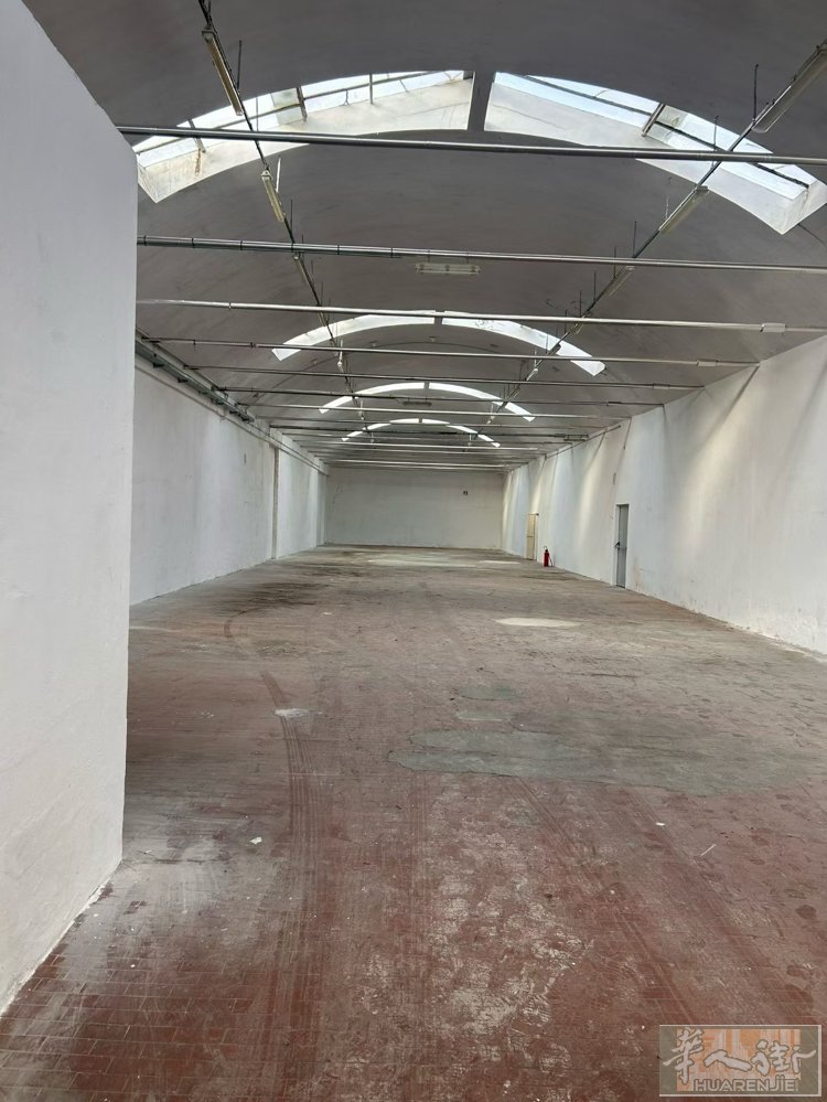 【出租】Paperino厂房600平方米 月租金4900➕iva 可谈。工厂照片
