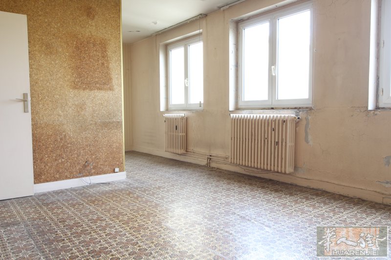 94省IVRY SUR SEINE近地铁，近13区F3出售，价格199800欧