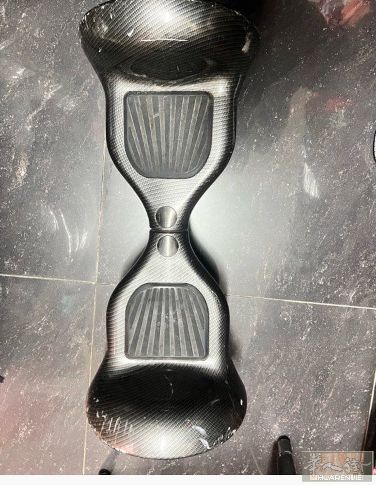 🔥 急出！碳纤维纹理平衡车 100€ 自家用平衡车，现在用不上了，低价出给需要