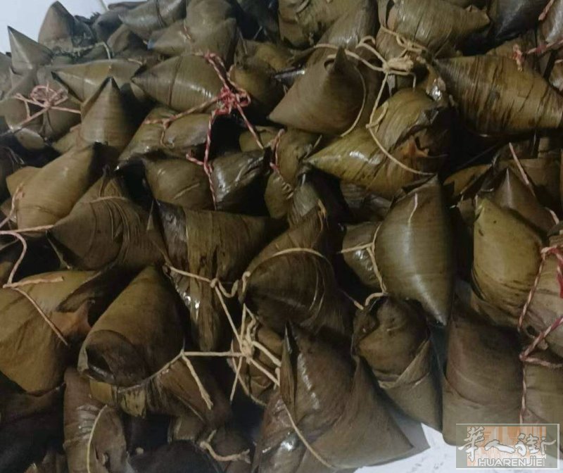 大家好需要粽子预订了电话号码是0619657662肉粽子，红豆沙，蜜枣，蚕豆2欧