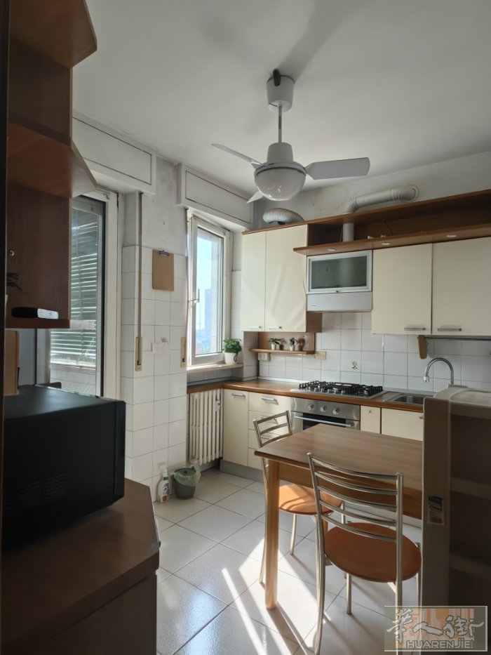 米兰红线M1出站口单间8月起租 具体位置 via Lucca 22. Milan