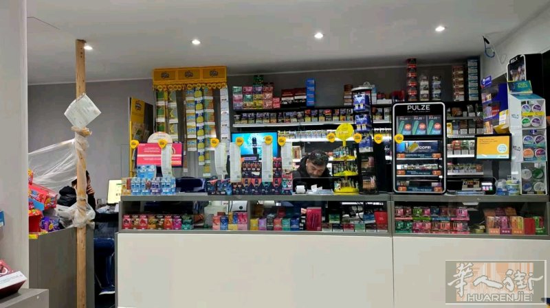米兰边 Lissone 市中心 大城市步行街 豪华地段 大面积 老外转让 烟吧