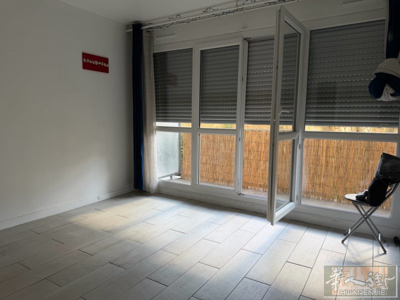 小巴黎 19区 studio 26平方 出租，带家具，家电，位于一楼有电梯，ca
