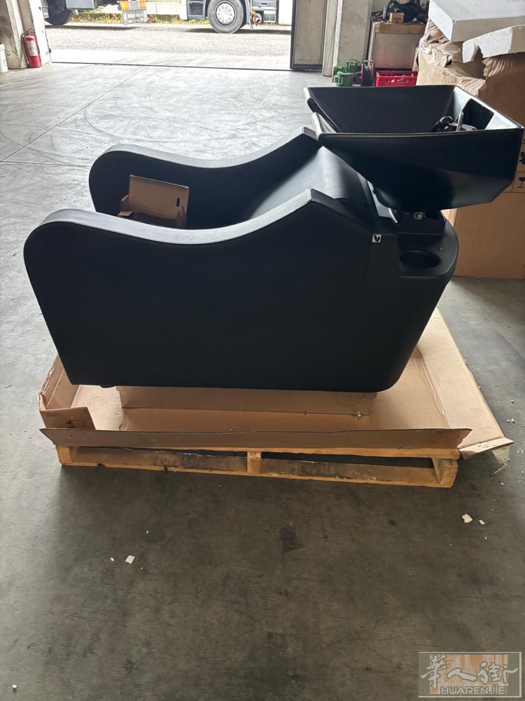 全新洗头床，高端品牌，骨折价每张各600. treviso自提 联系微信  gr
