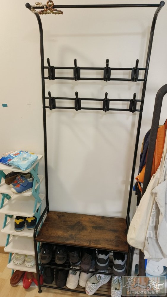 巴黎出二手衣架，底层带鞋架和换鞋凳。具体尺寸见图片，10欧自取。