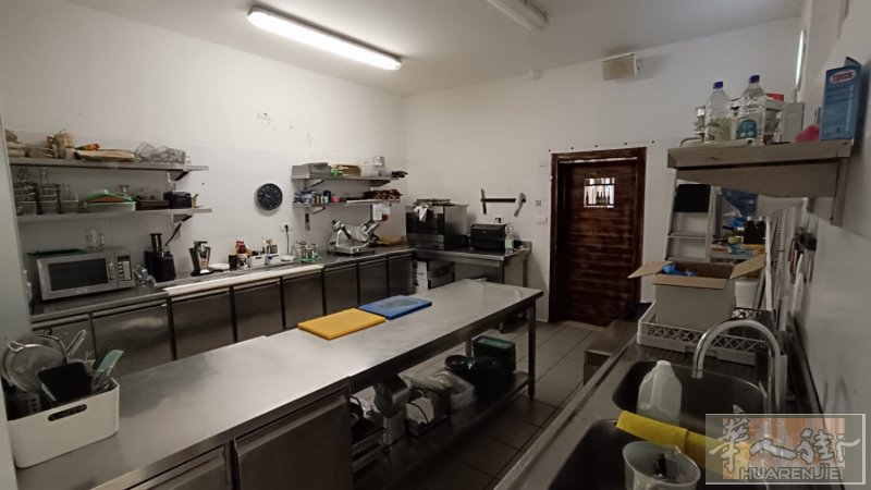 Cesena 市中心老外酒吧转让