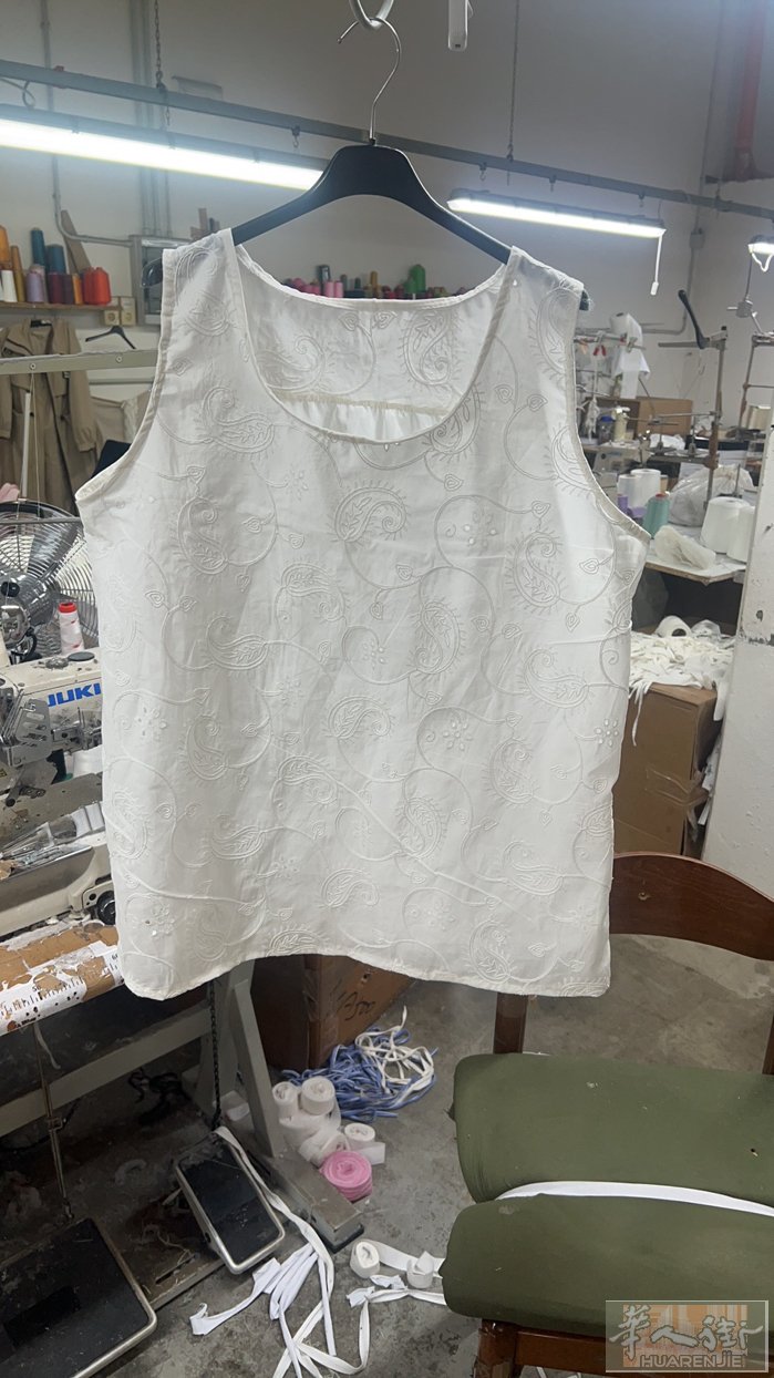 五美大烟囱附近工厂；招车工数名。做衣服；裤子；模特简单；