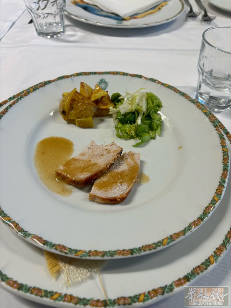 17带小孩 有经验 会做饭或宝宝辅食 简单家务也会 不用担心年记小的问题 本人通