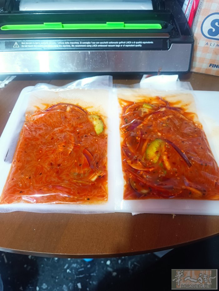 朝鲜族辣拌粉丝，酸甜口，200克一袋2欧。