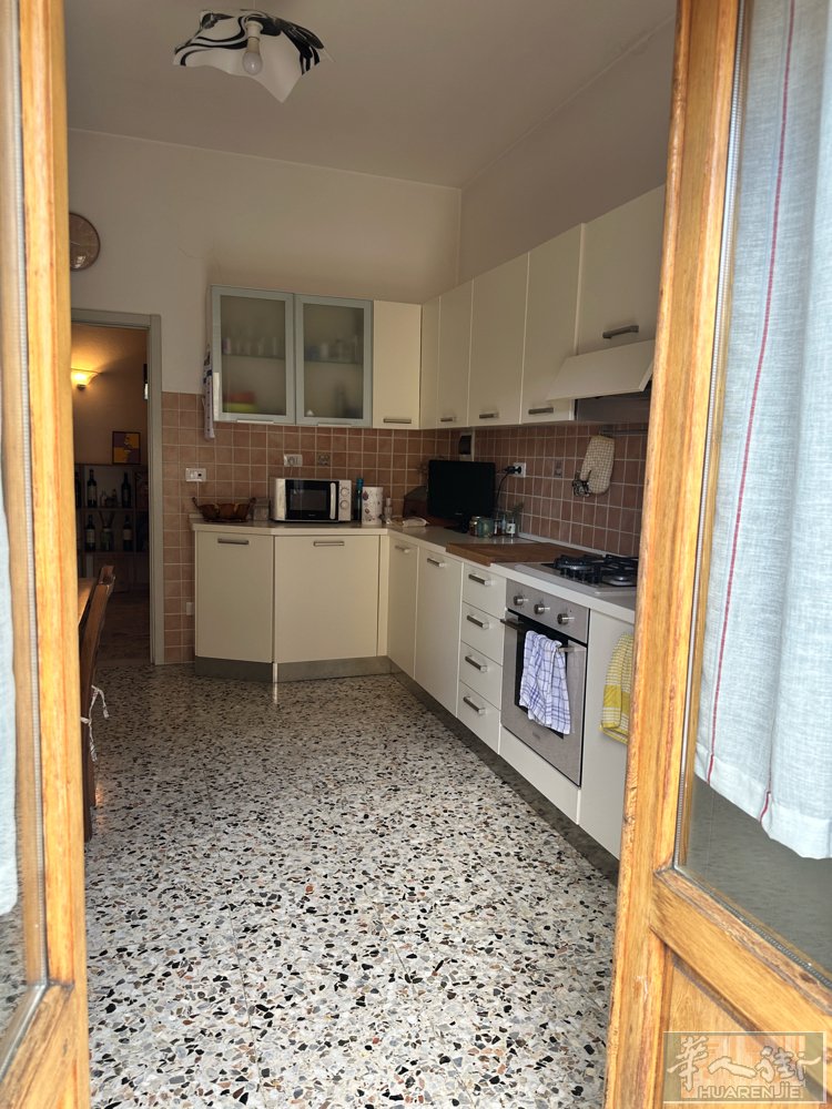 Prato via del cilianuzzo  星期一卖散附近，两房一厅套房