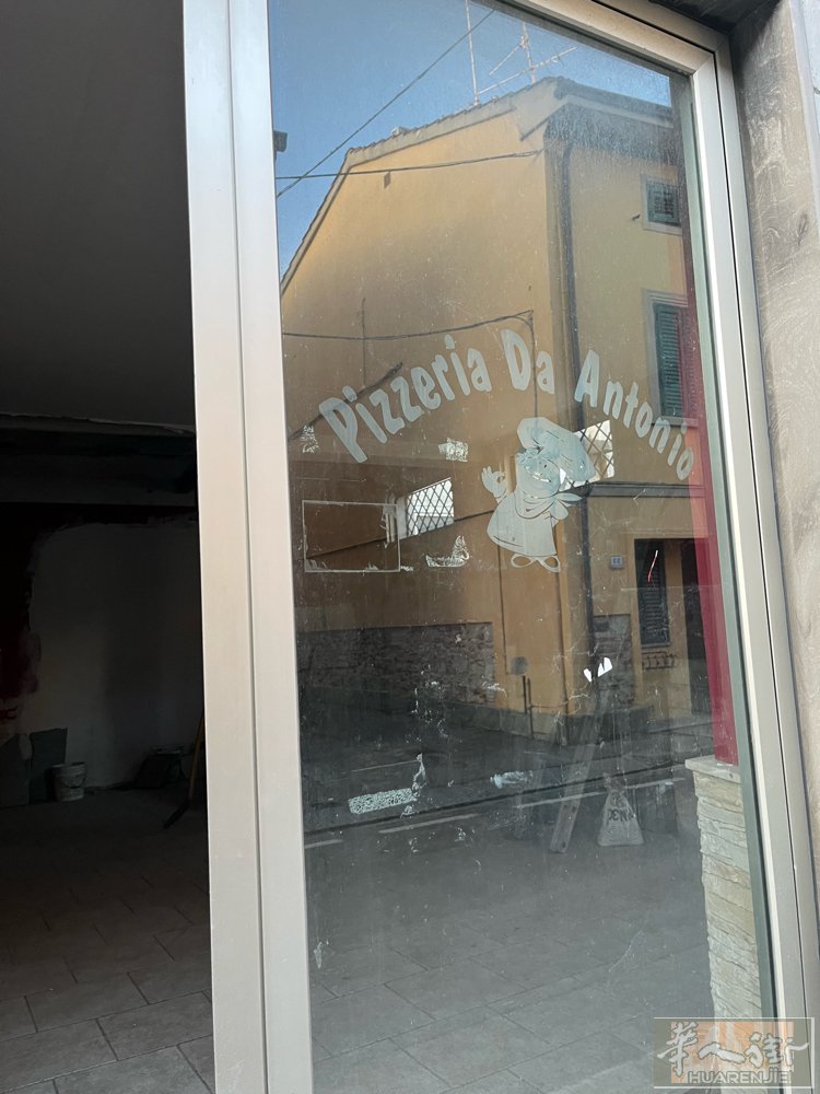 【出租】galciana中心带 店面转让 之前是pizza店，80平方 ，房租可
