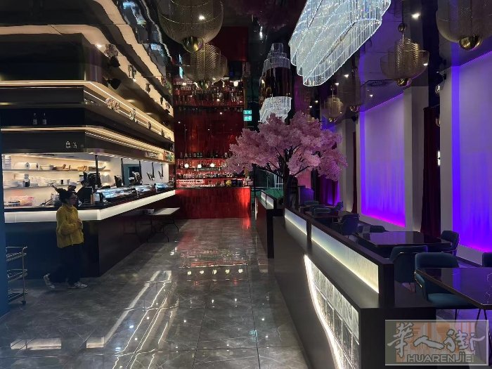出售一家精装修900平餐馆或者找一个懂餐馆股东合股，餐馆在averllino，非