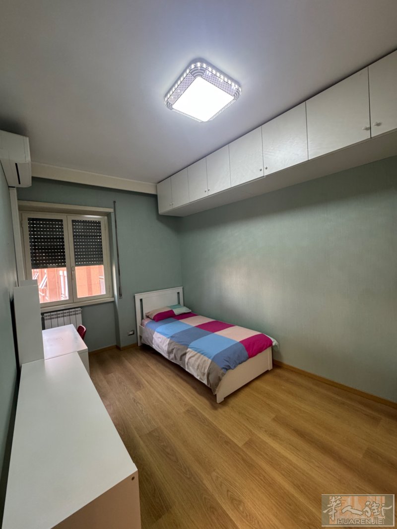 罗马Tuscolana 地铁numidio quadrato 附近 有3个房间出租，要求爱干净的女生 有意者 请联系 3391318516  非诚勿扰!