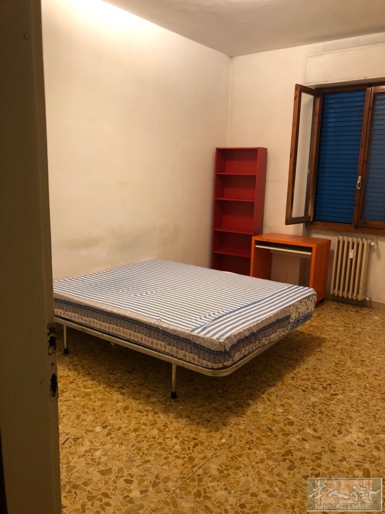 Strozzi小Coop 冰淇淋店附近有住家大房间搭铺 电话3293128872