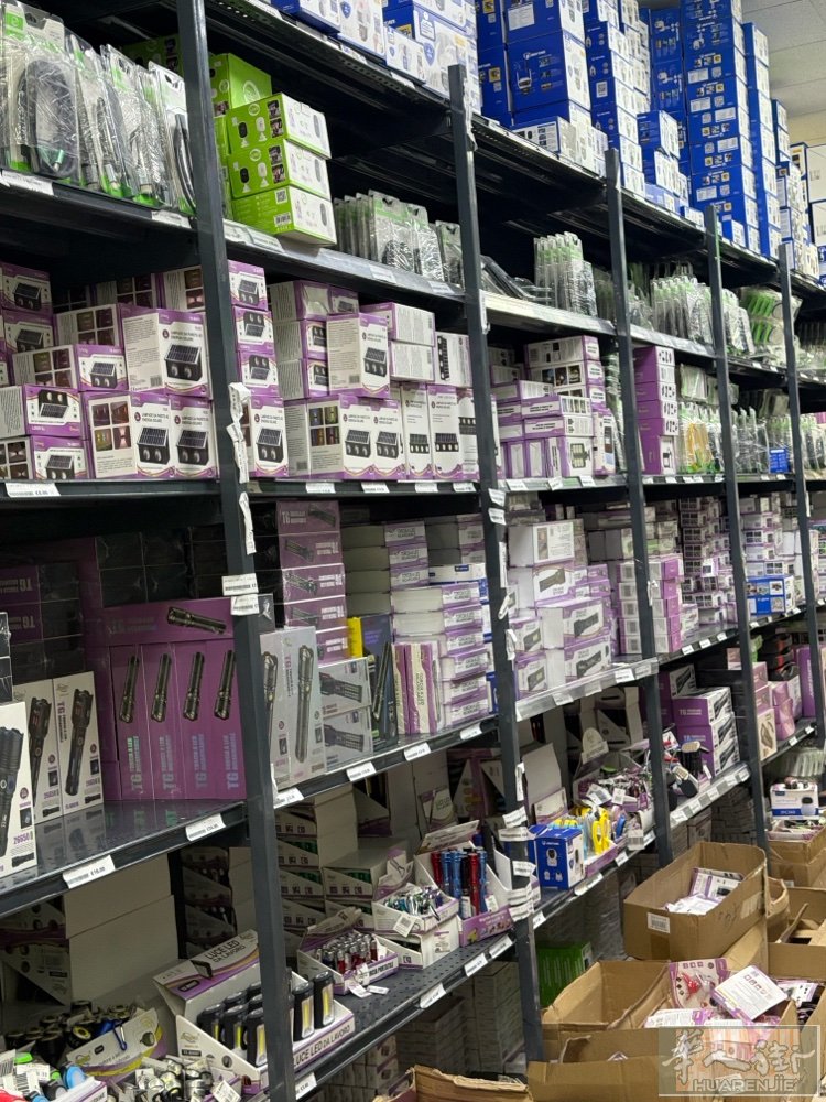 napoli老商城附近批发店招一名男员工/一名算账员，（待遇超好）