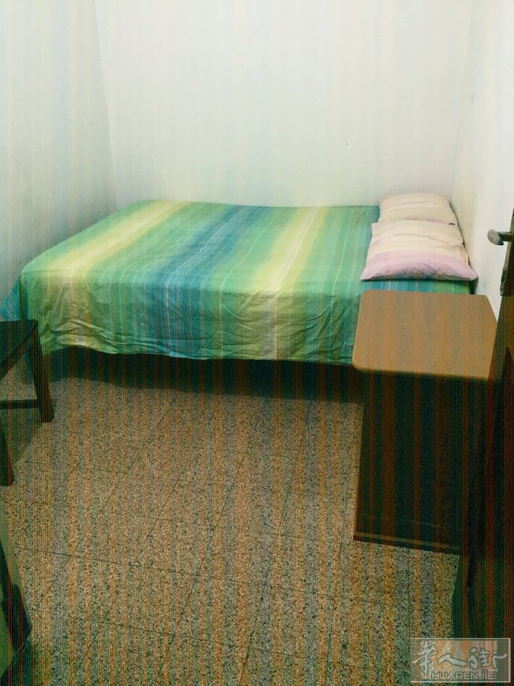 黄线地铁DERGANO附近有小房间搭铺，住家人少，