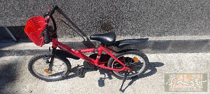 小孩自行车🚲 9成新 comasina 地铁口 电话号码微信同步 whatsa