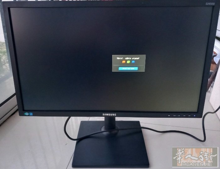 出三星24寸电脑屏幕，数据接口: HDMI , VGA
