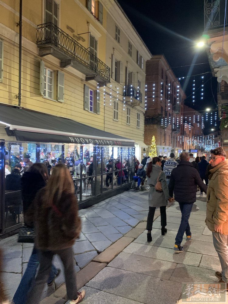 城市 Asti 出售步行街上纯酒吧 位置好.人流量大 .房租一个月1800+iv