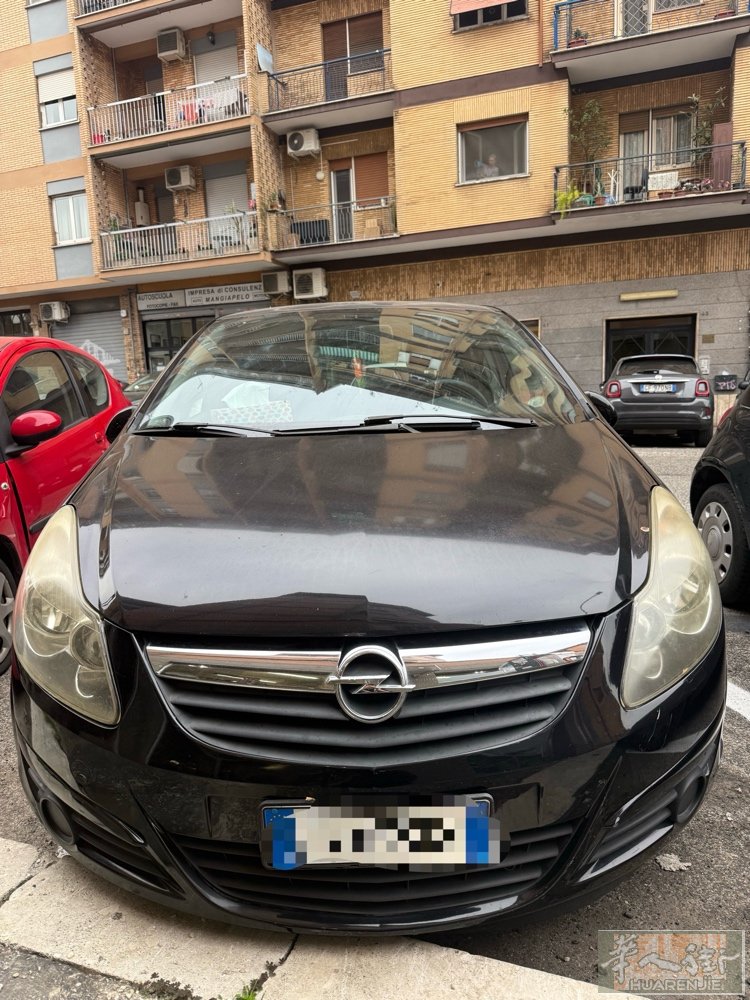Prato，Firenze的老板，2011年的车，opel corsa汽油车，手