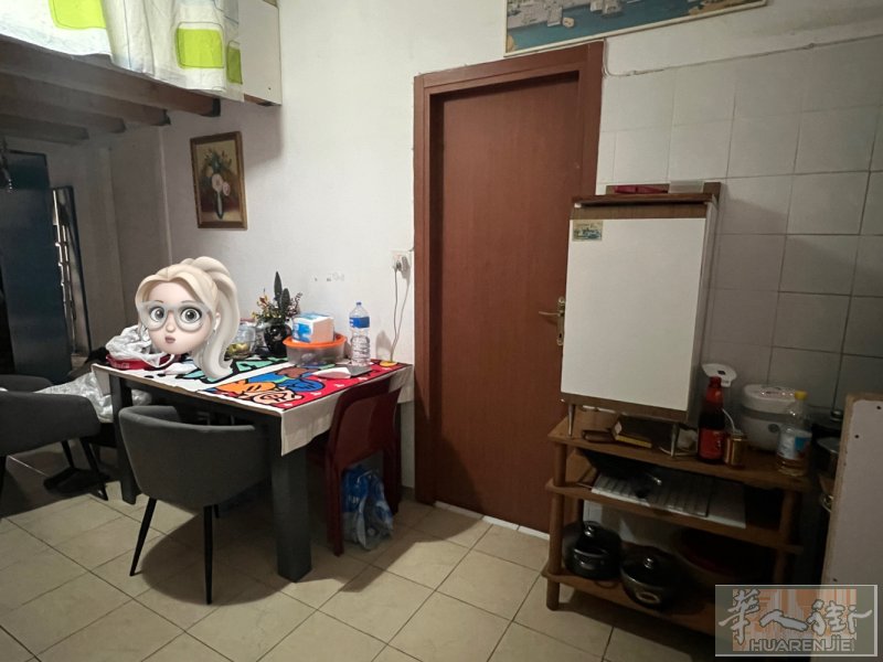 Vittorio单人间出租  只租女生 400欧/月 不包 押一付一 可以登记暂