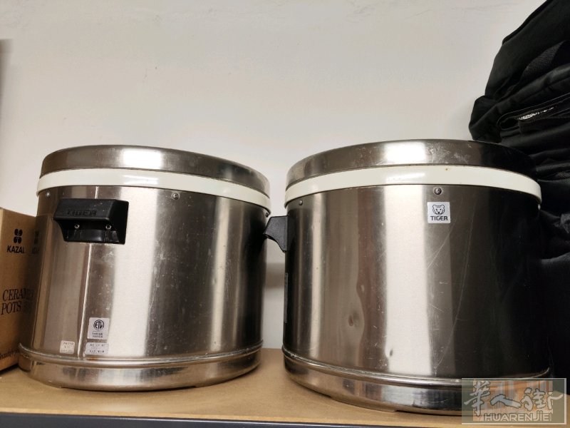 老虎牌子tiger 2个 煮米饭锅(一个330€） 和2个保温锅 （一个160€