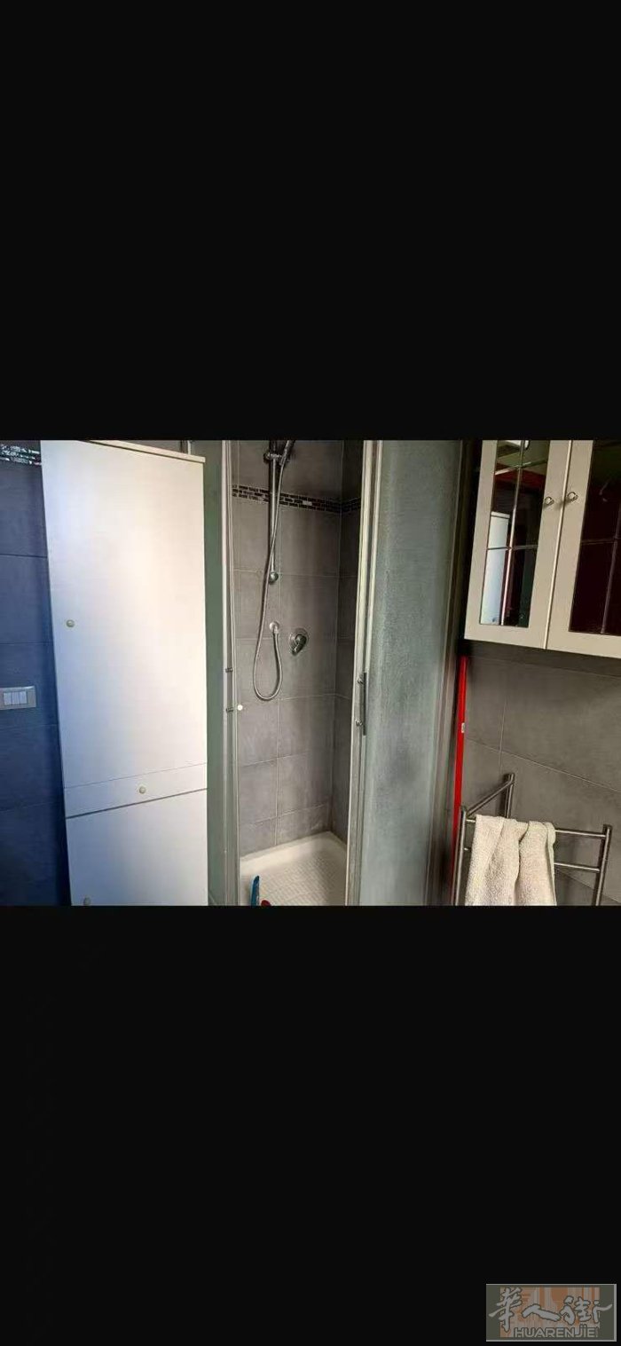prato市中心piazza Duomo 住家出租两个房间加厨房连着厅三楼有电梯