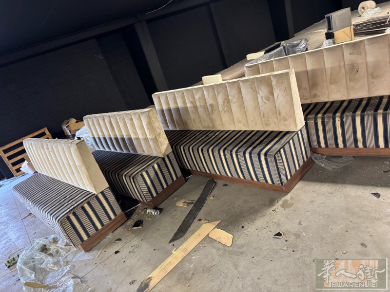 5 张沙发出售 白菜价 很新的状态 米兰自提 3278107876