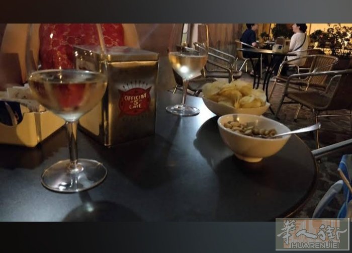 COMO 和VARESE 方向。有要生意好稳定，价格高，带餐的酒吧，加我微信