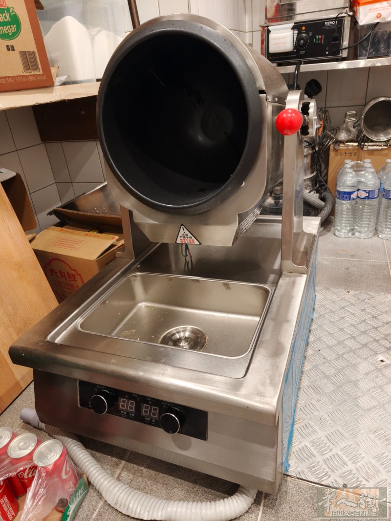 便宜出让一台99新自动炒菜机，巴黎自取