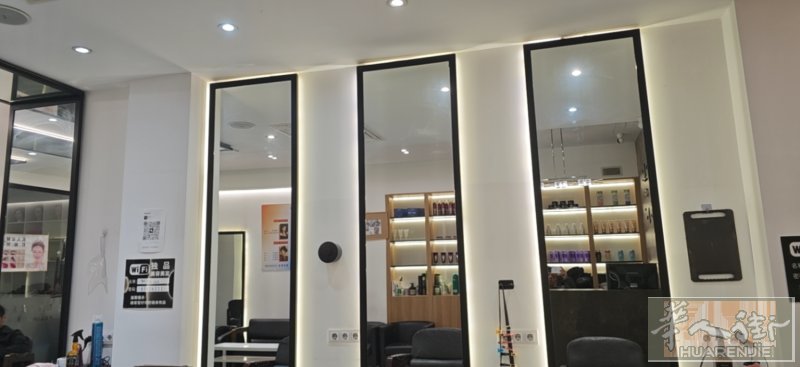 马德里usera理发店转让，面积110平方，可以做其他店，非诚勿扰电话653088988