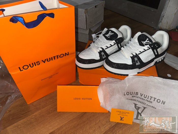 仿牌Louis Vuitton Trainer 41，42 可以砍一点点价格，从