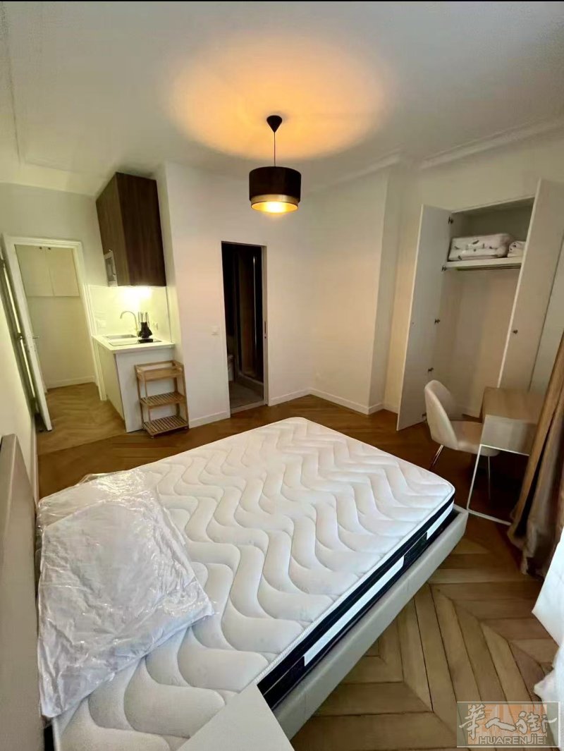小巴黎10区(RÉF：75010 60）studio 包网包电 带家具 即日起租